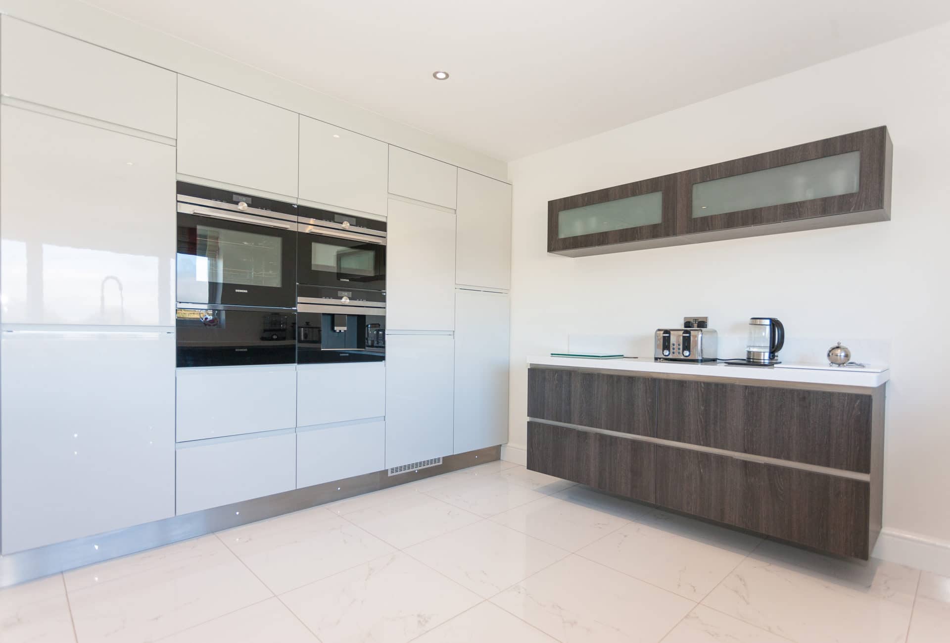 modern-kitchens-two-tone