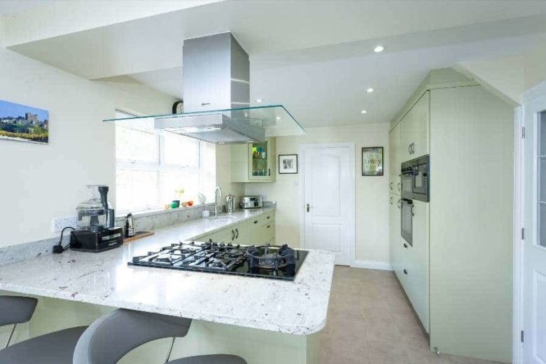 kitchens-breakfast-bar